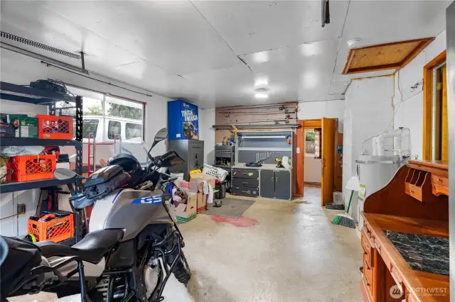 garage with work space