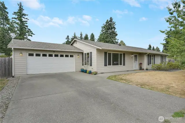 Meticulous, well-maintained, super cute inside and close to all services! You'll love this 3-bedroom home that's close to schools, parks, the library, grocery stores, bus line, and more.