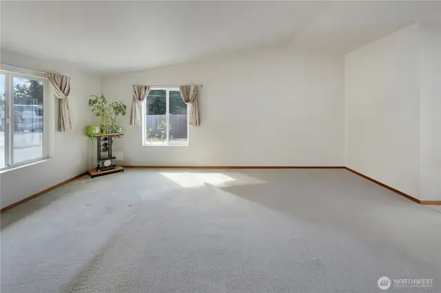 The great room without the virtual staging.