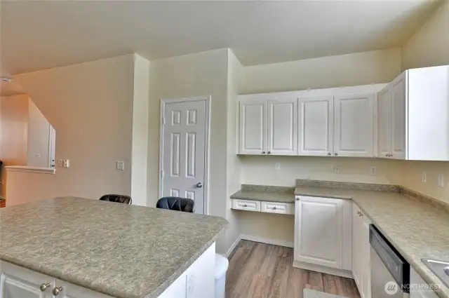 Another look at the kitchen