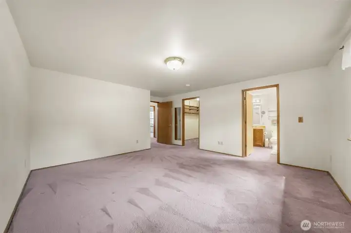Walk in closet & 5-piece bathroom