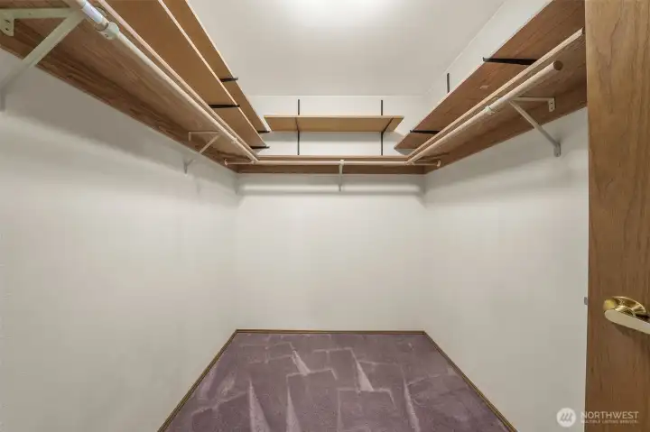 I am in love with this walk-in-closet