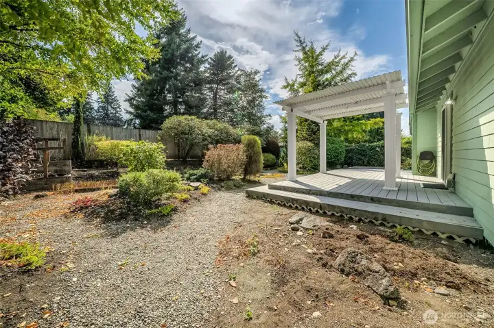 Two large side yard areas