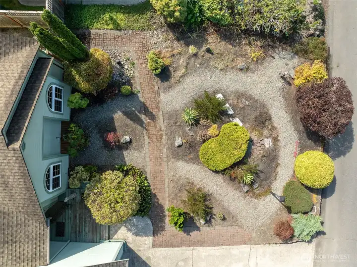 Overview of front lawn area