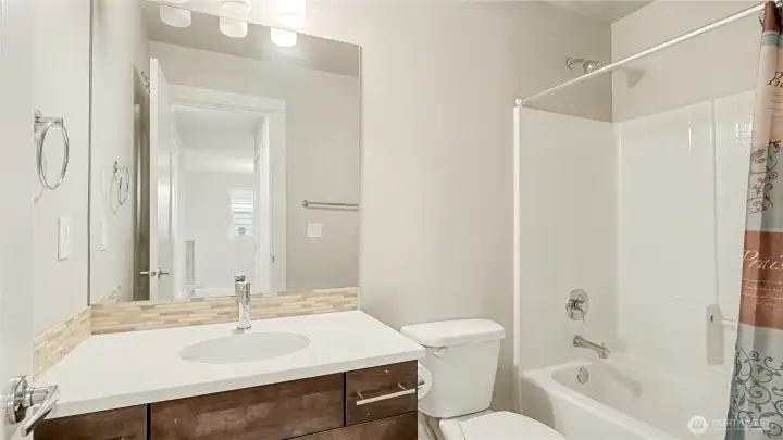 Upstairs full guest bathroom.