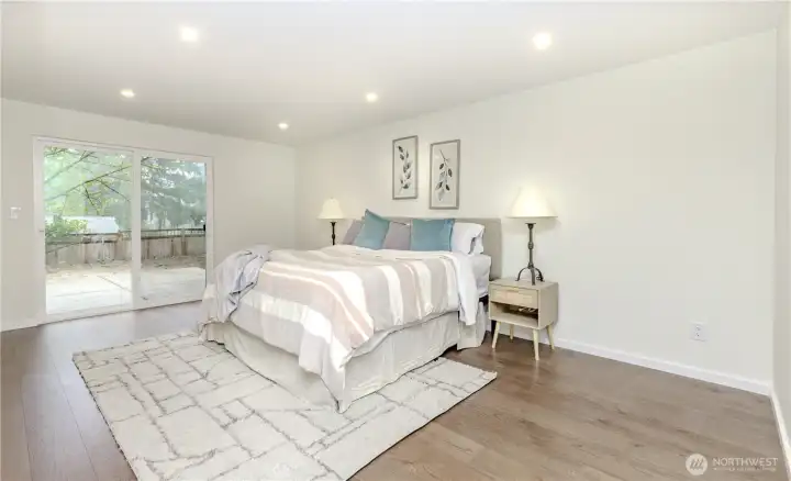 lBig King sized bedroom with plenty of space!