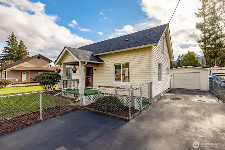 Let's Checkout the Outside and Yard!