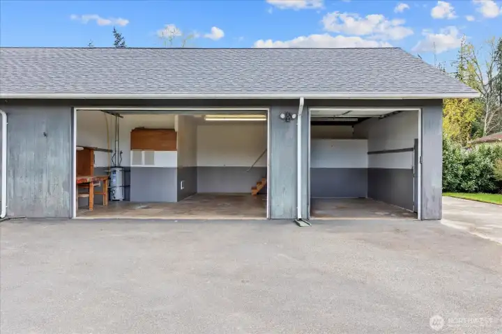 Detached Garage/Shop