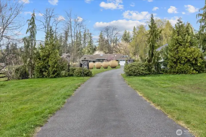 Long Lane Leading to House