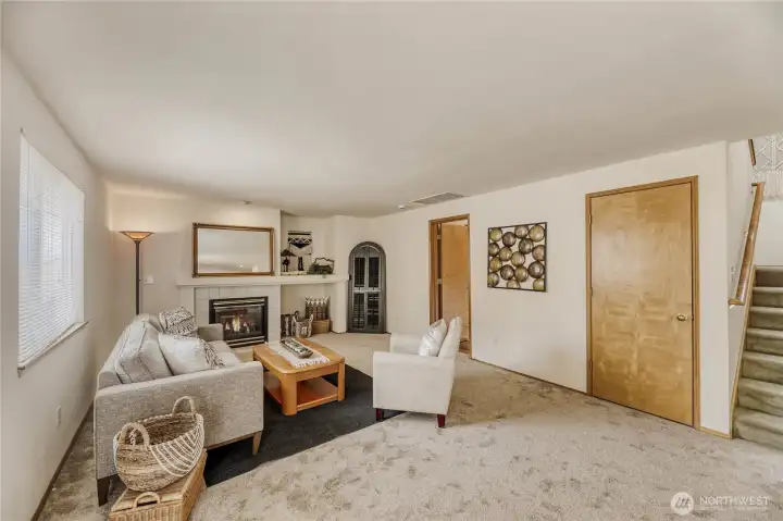 Great room w/ NEW carpet & paint!