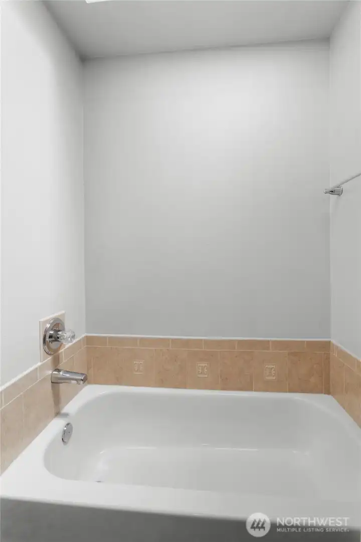 Soaking tub