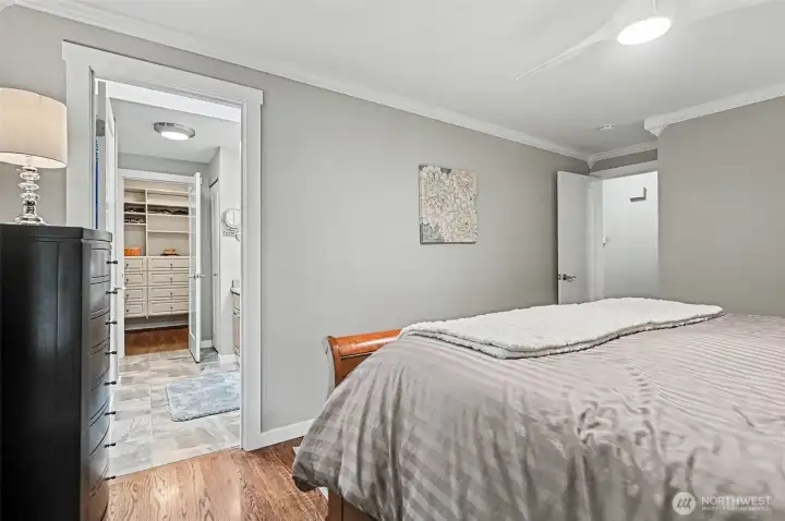 Primary suite features a 5-piece bathroom & walk-in closet.