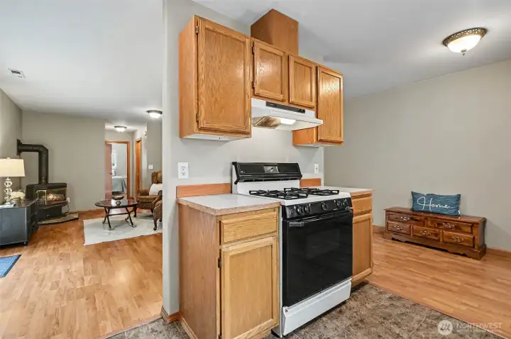 Complete MIL featuring a primary suite, laundry, full kitchen and a separate entrance.