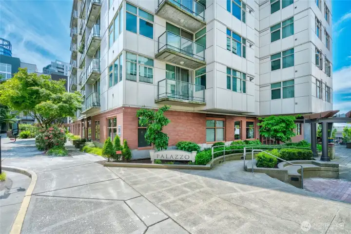 Downtown condo living in the heart of Bellevue.