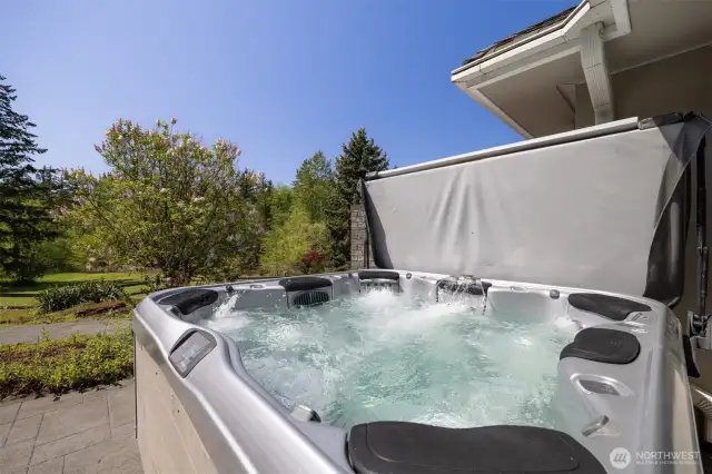 Hot tub off of Primary..It Stays!