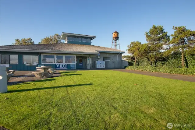 Marina office, shop and coffee house