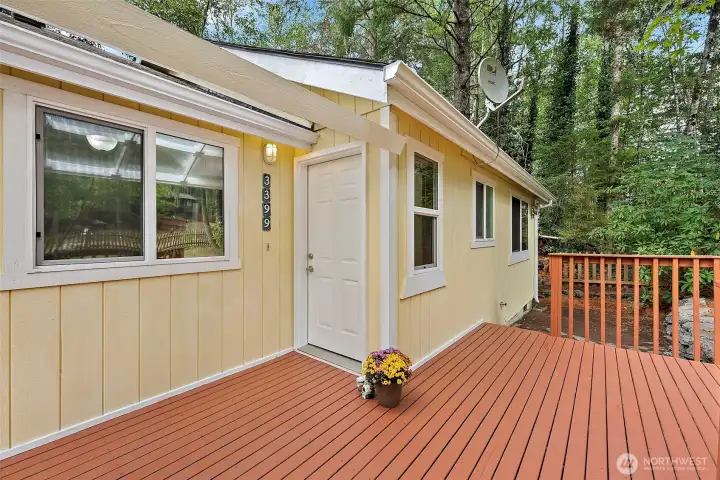Nice spacious front deck with covered front porch