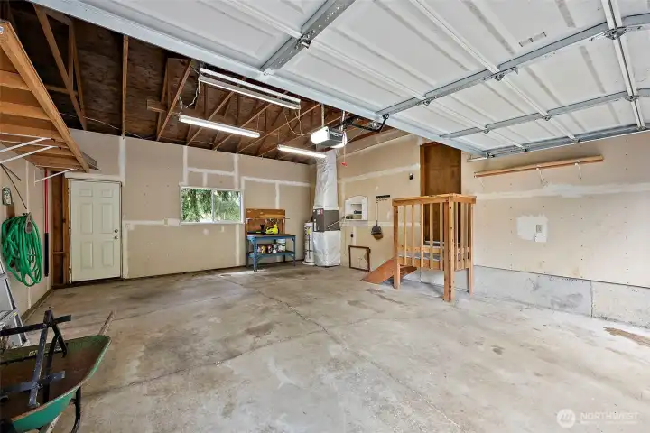 Spacious 520 sqft garage