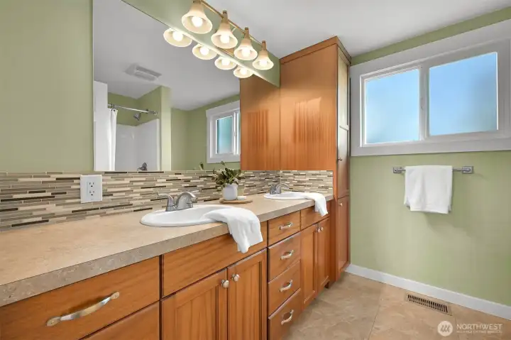 Full bathroom on main level.