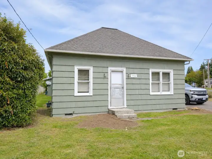 Cute on the outside, yet fixer in the inside. 702 sqft 1 BR, 1 BA house on a 16,117 sqft lot. No flooding here and lots of residential/commercial options. See CityofFerndale.org for MXD, ADU, etc  Non-Conforming information