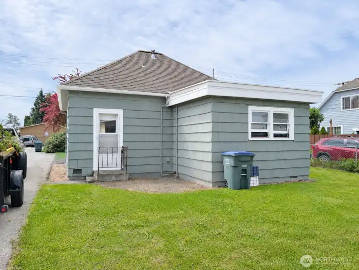 Small standalone house - back porch and back yard