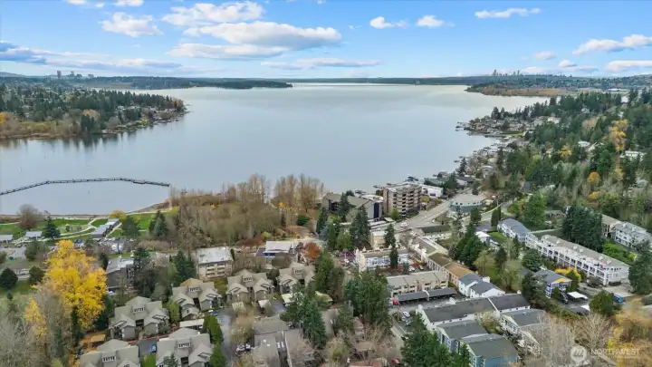 Minute walk to Juanita Beach Park