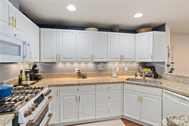 The only thing missing here is you! With its updated appliances, gas cooktop, and electric oven, this kitchen is truly a cook’s dream, ready for creating memorable meals and gatherings.