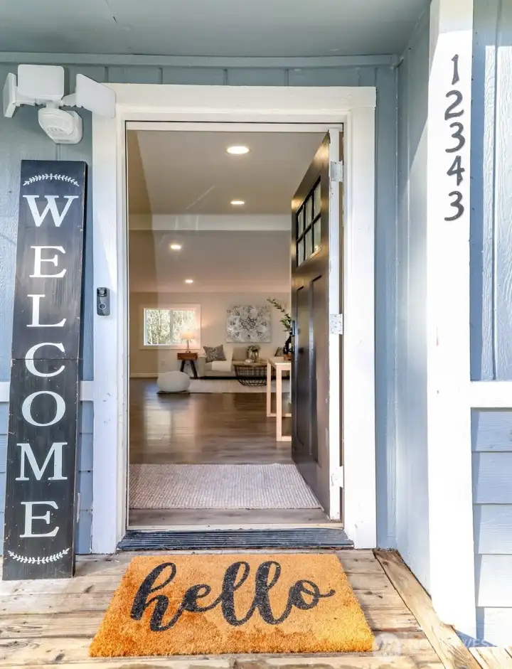 Entry from front door into the house.