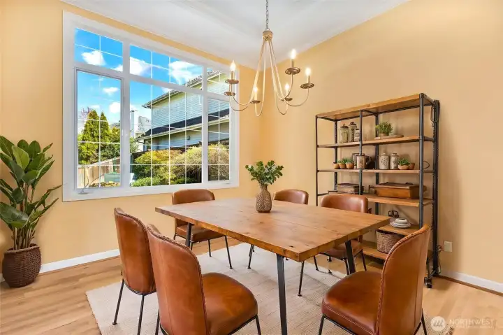 Formal dining room - virtually staged.