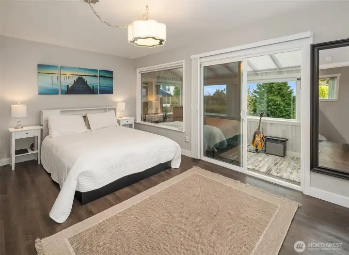 Upper Bedroom w/ Sunroom office