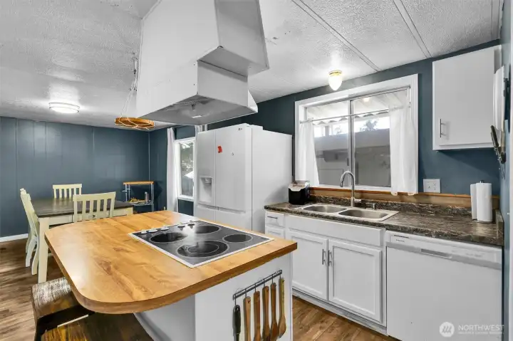 Spacious Eat in Kitchen Leading to large dining