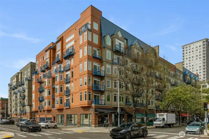 Welcome to the Belltown Court- one of the best investments near the center of it all!