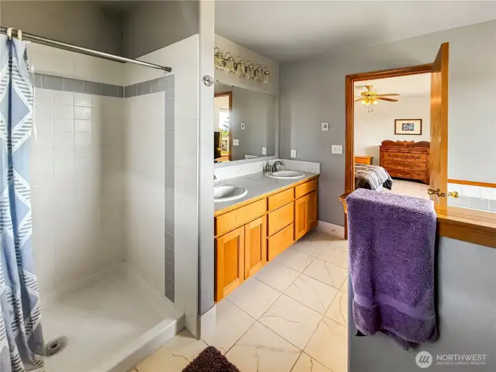 Primary 5 piece private bath