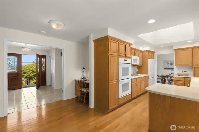 Fantastic circular design keeps home flowing.