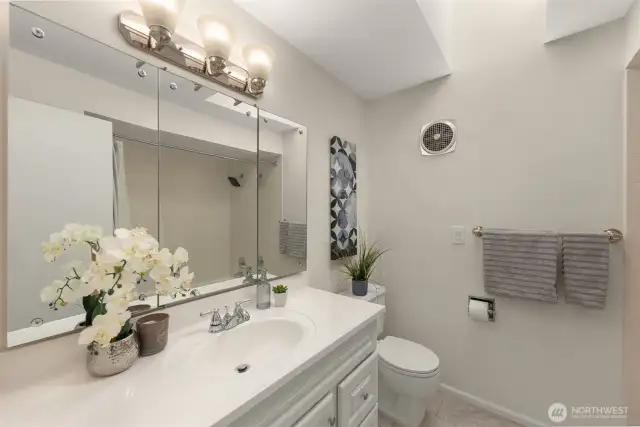 Full bath at top of stairs