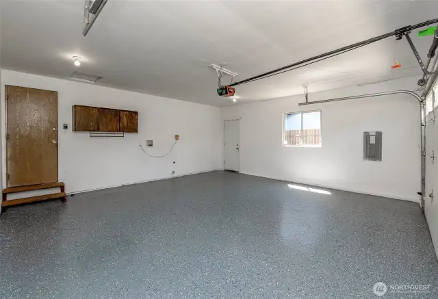2 Car Garage with W/D Hookups