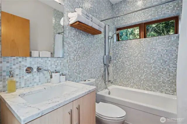Full guest bath