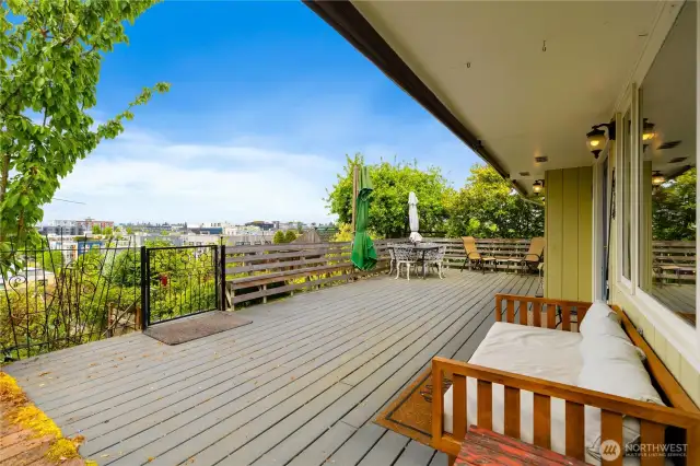 More entertaining fun from this large front trex deckings facing water city and mountain views to enjoy while you live here