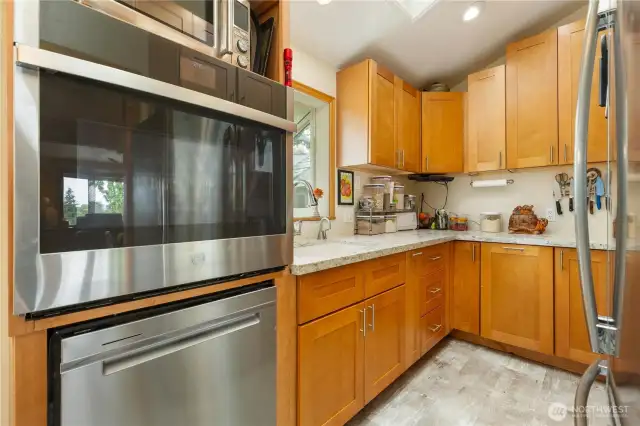 Double ovens and modern appliances—perfect for the home chef.  Double ovens and modern appliances—perfect for the home chef.