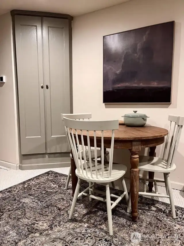 Primary Kitchen Eating Area