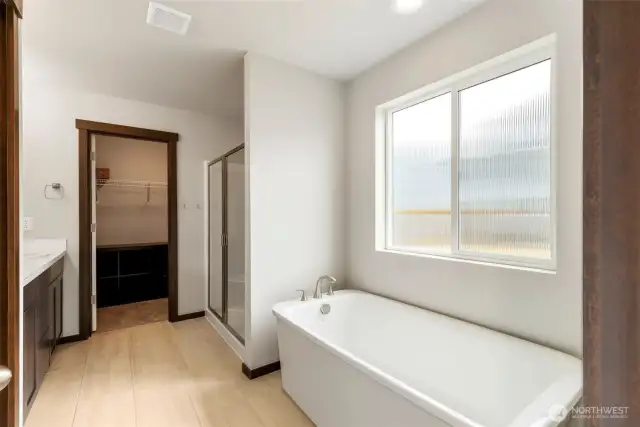 5-piece bathroom attached to primary suite