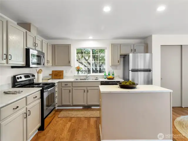Updated kitchen with brand new counter tops!