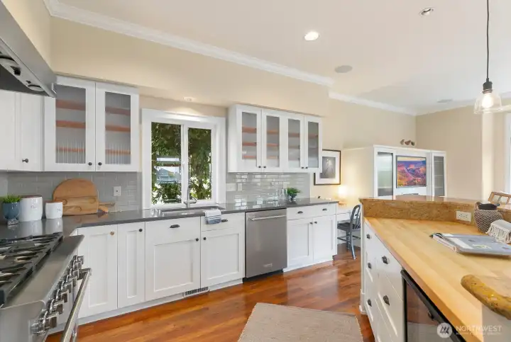 Note the built in desk between the kitchen and tv room.