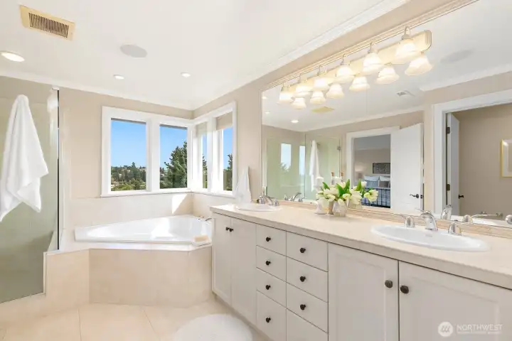 Five-piece primary bath