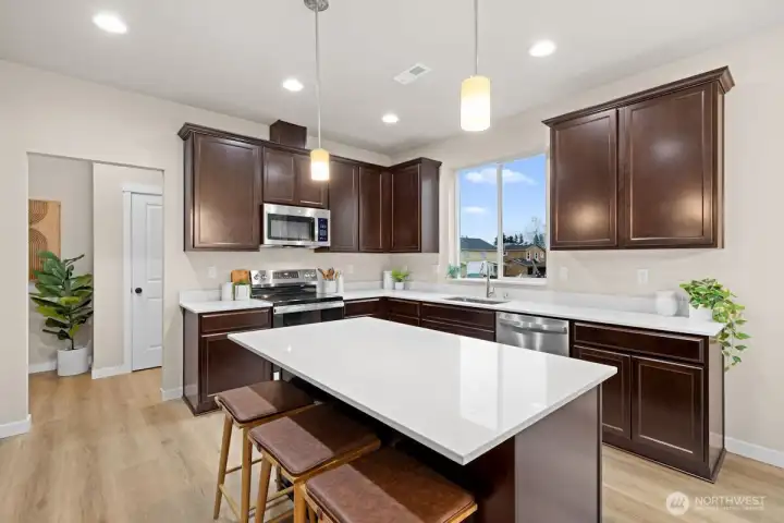 Photographs are for illustrative purposes only. Features, finishes, interior/exterior colors, landscaping and floorplan shown may vary from actual homes built