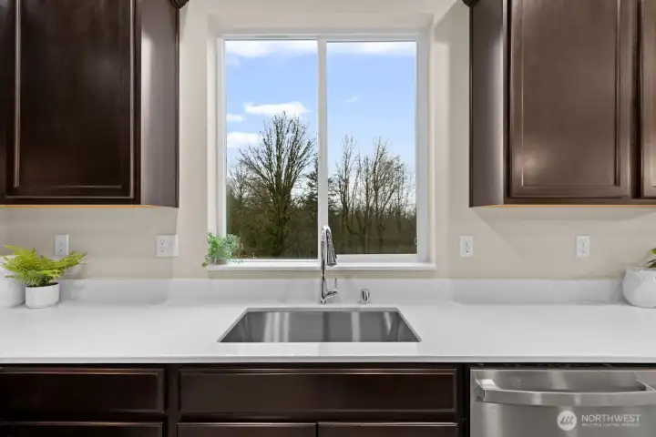 Photographs are for illustrative purposes only. Features, finishes, interior/exterior colors, landscaping and floorplan shown may vary from actual homes built