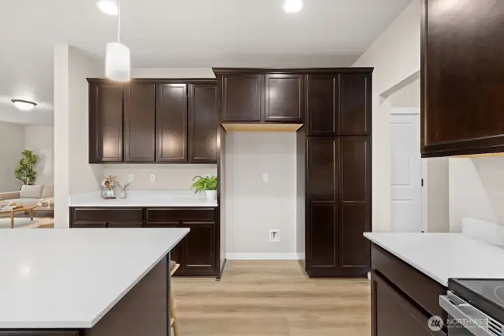 Photographs are for illustrative purposes only. Features, finishes, interior/exterior colors, landscaping and floorplan shown may vary from actual homes built