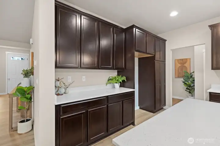 Photographs are for illustrative purposes only. Features, finishes, interior/exterior colors, landscaping and floorplan shown may vary from actual homes built