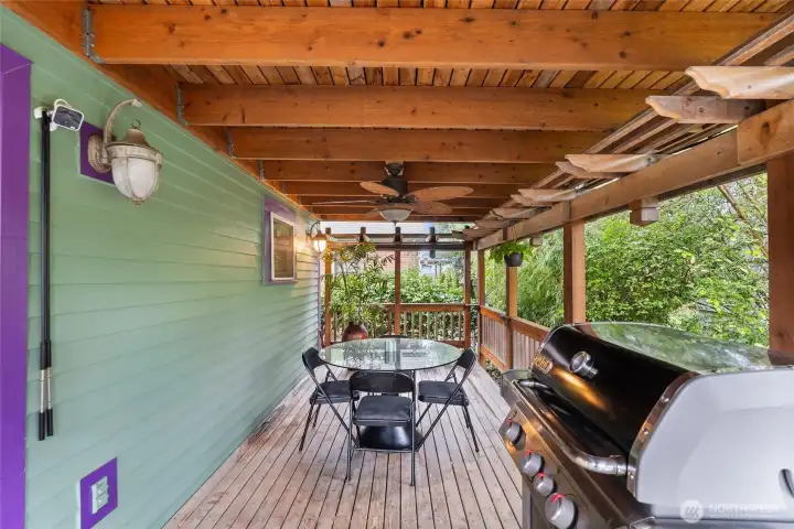 main deck off the dining room great for entertaining.