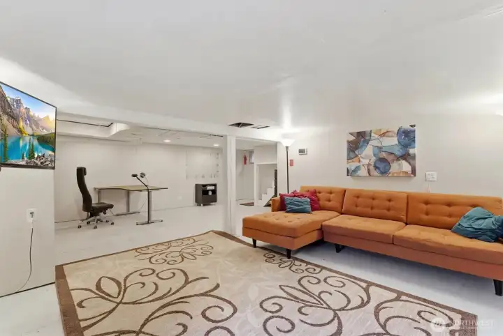 large basement with acces to outside street